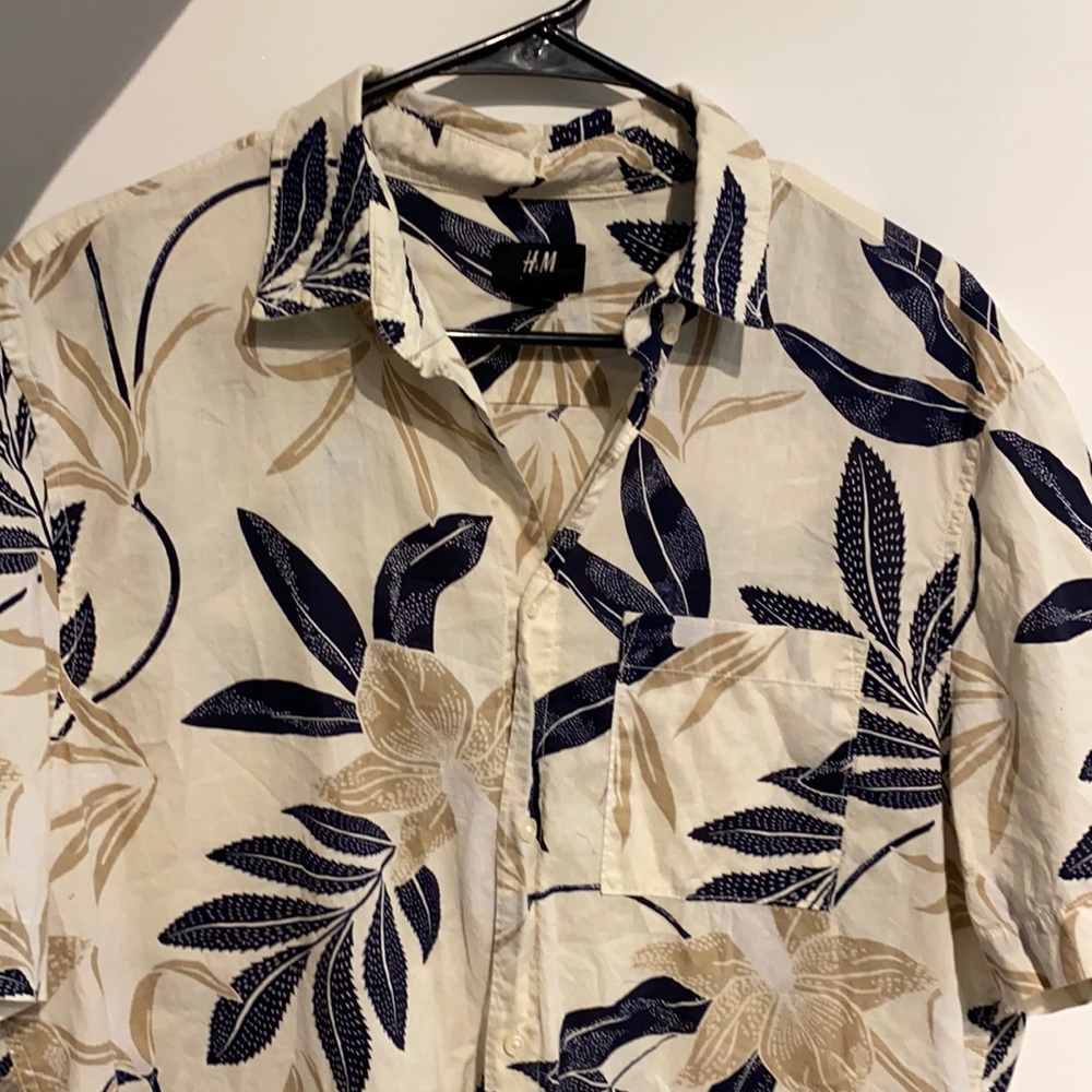 Beige T-Shirt Summer Vibe